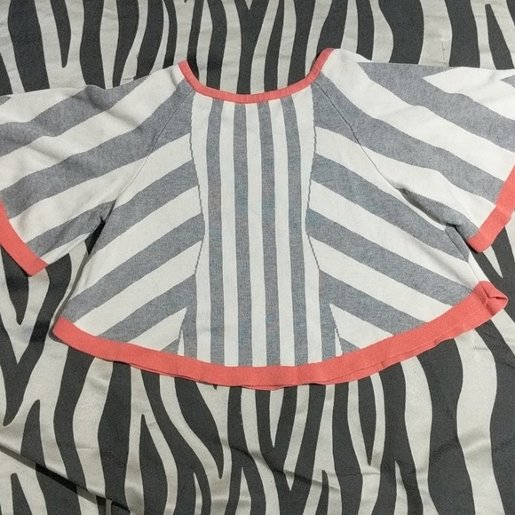 Stripped top - Picture 2 of 2